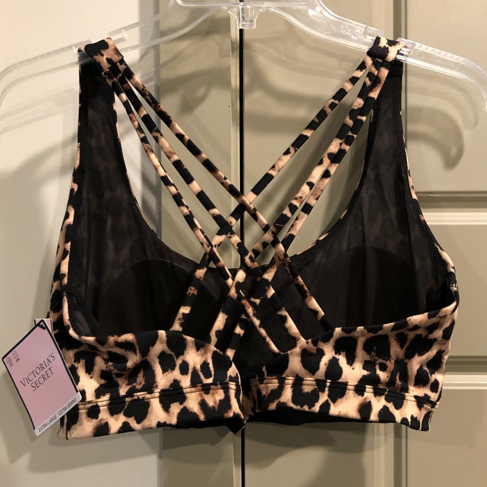 Victoria Secret’s workout bra! XL Super cute with light padding.